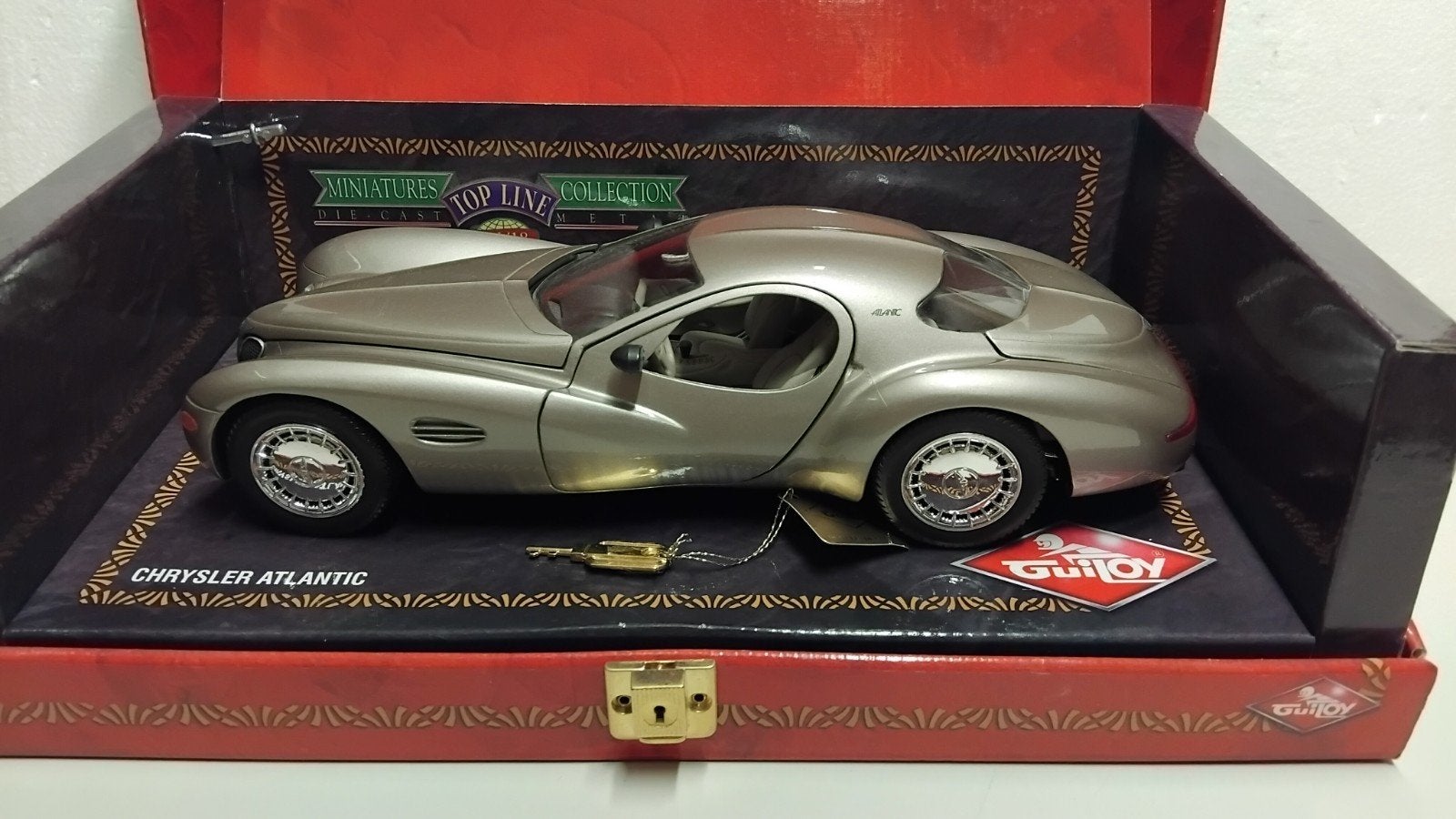 Chrysler Atlantic champagne brons Guiloy top line 1:18 KRD, Ophalen of Verzenden, Zo goed als nieuw, Auto, Overige merken