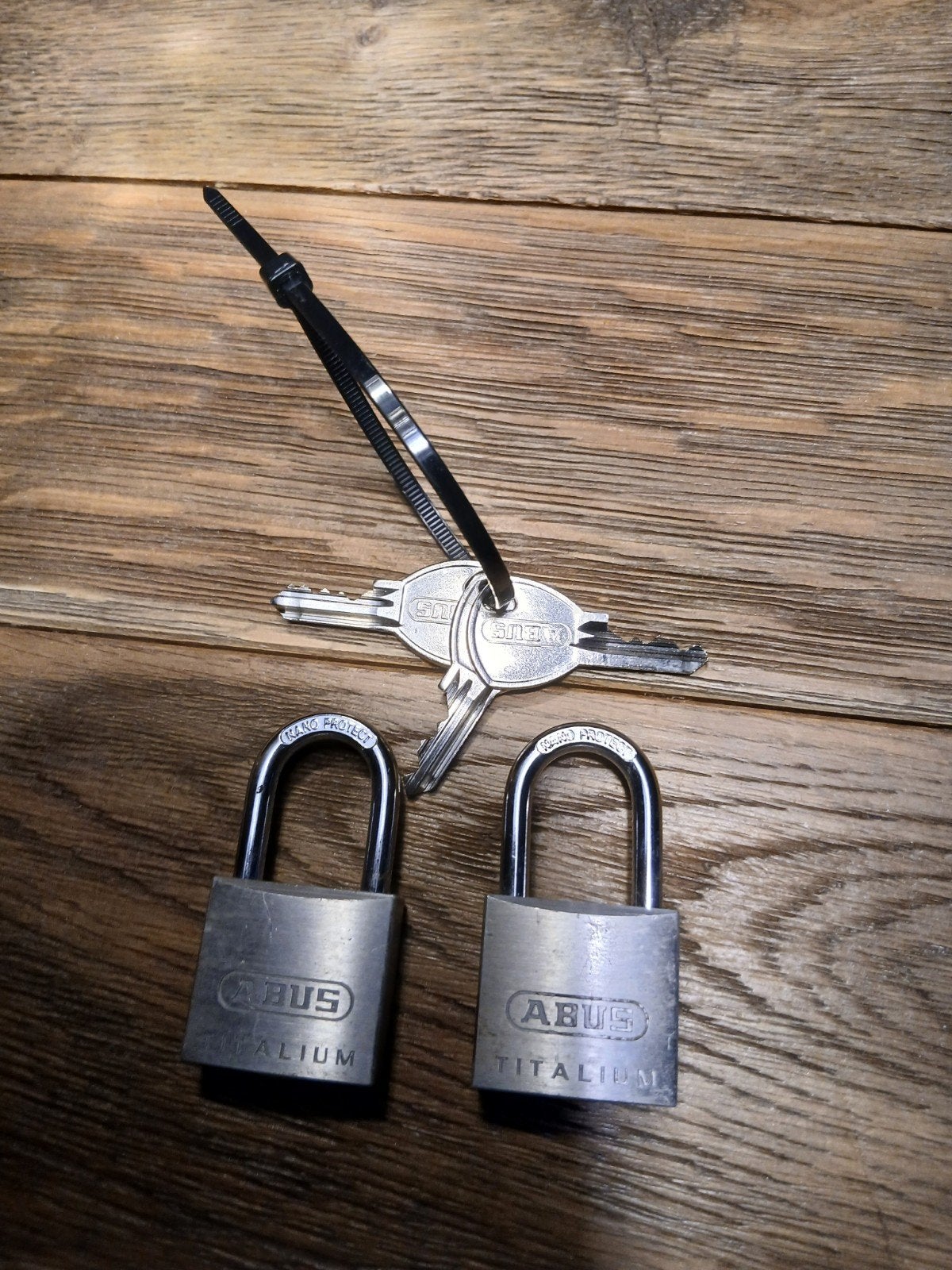 2x abus titalium hangsloten gelijksluitend, Ophalen of Verzenden