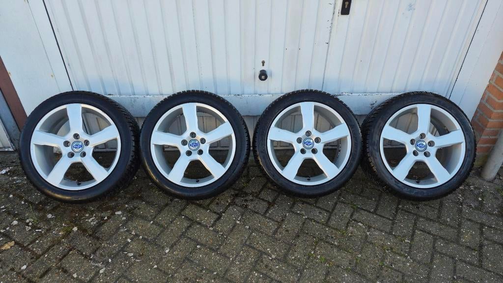 Volvo Cratus 17 inch velgen met Dunlop winterbanden, Ophalen of Verzenden, Gebruikt, Volvo