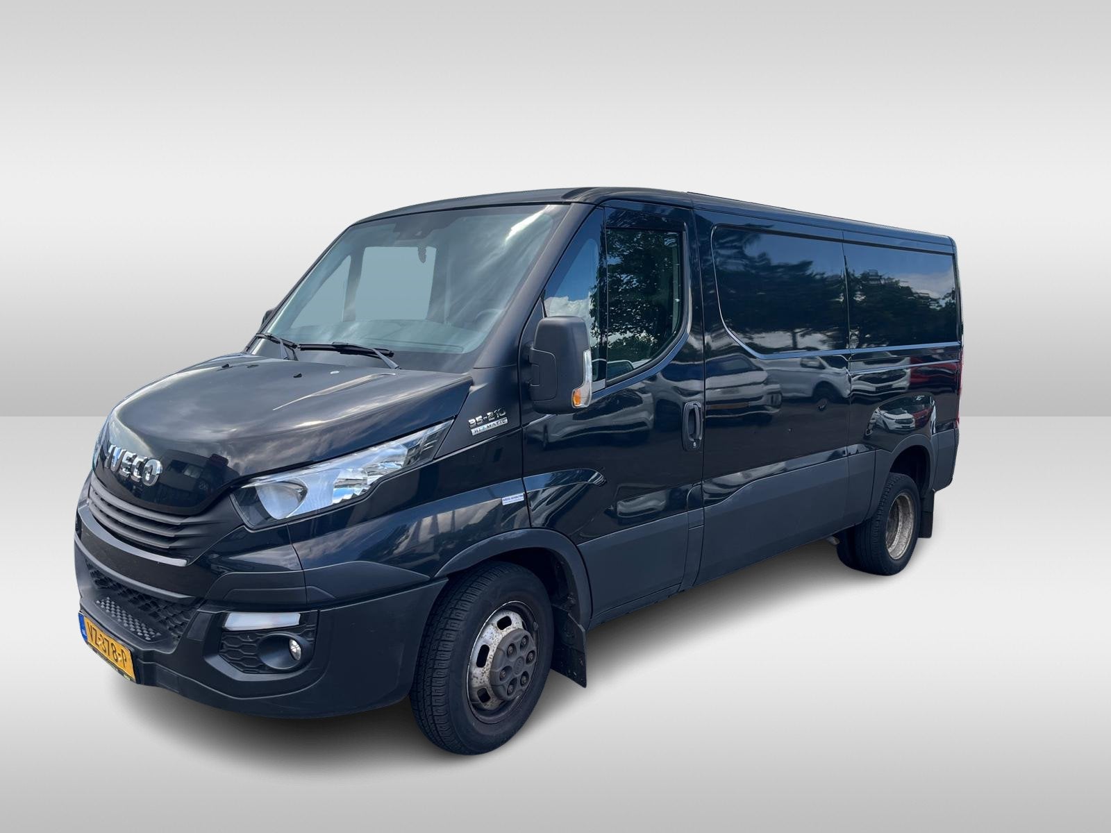 Iveco Daily 35C21 L2 H1 Hi-Matic 3.5T Trekhaak (bj 2016), Auto's, Automaat, Gebruikt, Euro 6, 4 cilinders