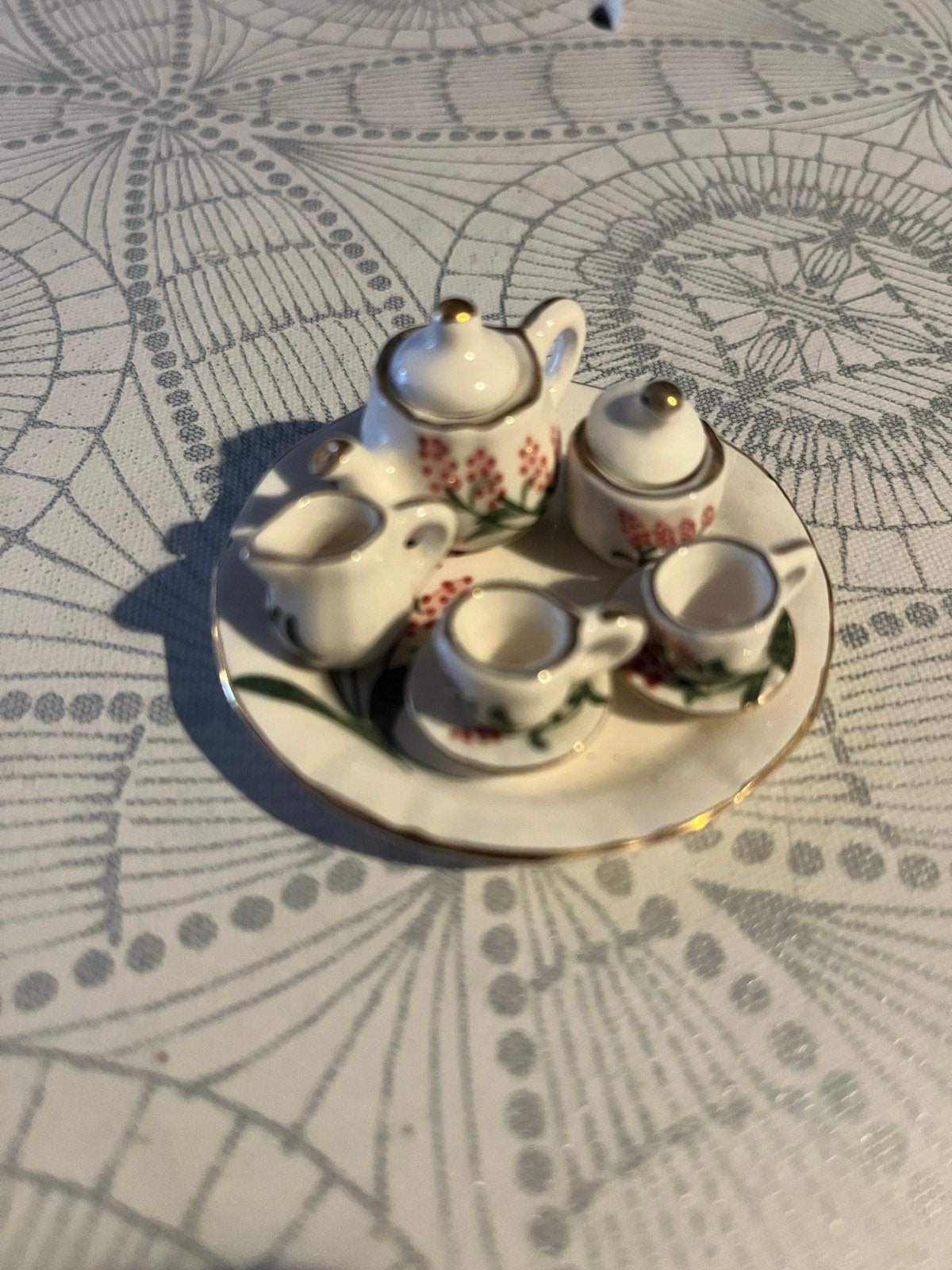 Miniatuur theeserviesje met bloemmotief, Ophalen of Verzenden