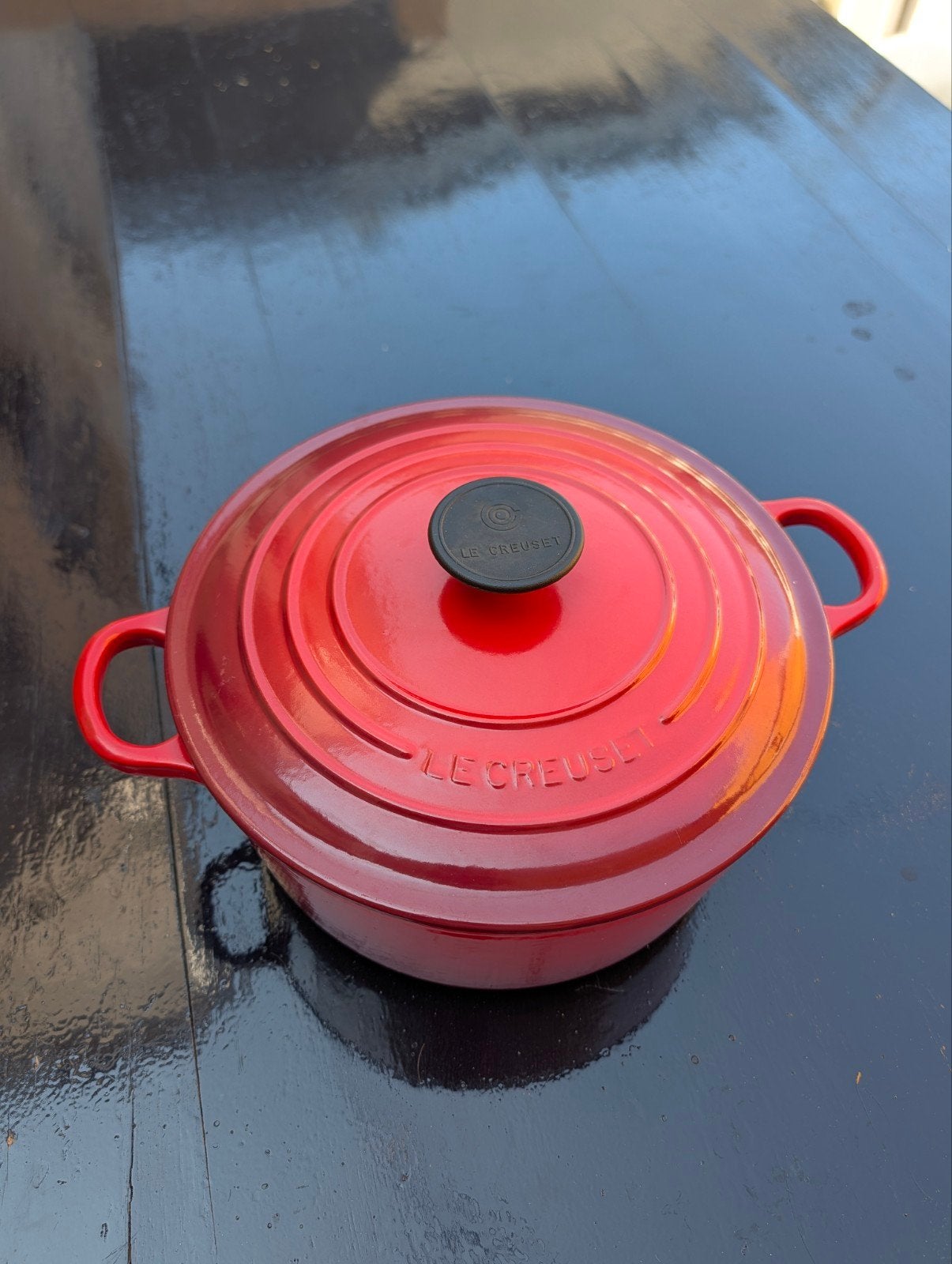 Le Creuset braadpan rood - 24 cm, Le Creuset, Ophalen of Verzenden, Zo goed als nieuw, Met deksel