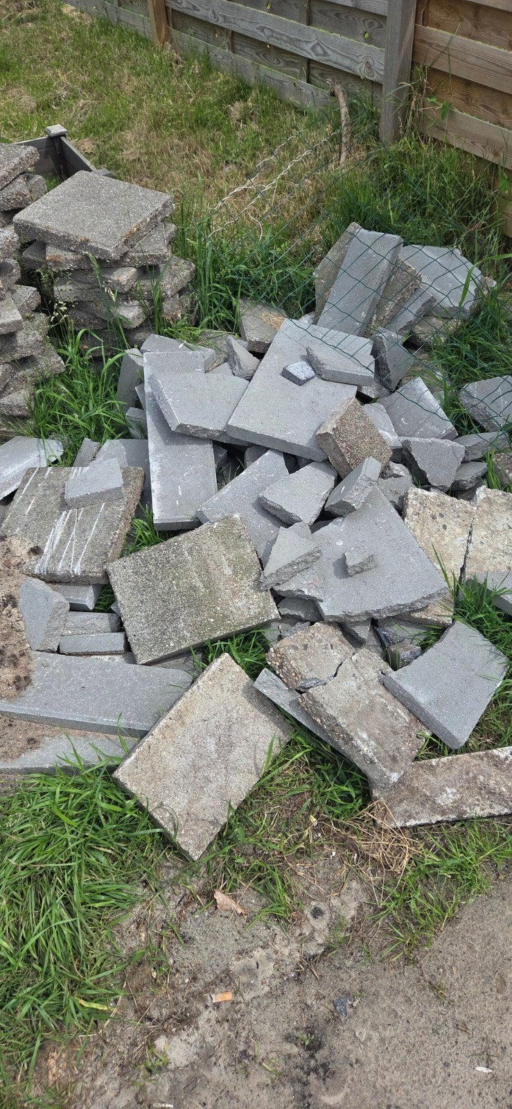 Tegelpuin - gratis afhalen, Ophalen, Gebruikt, Beton, Terrastegels