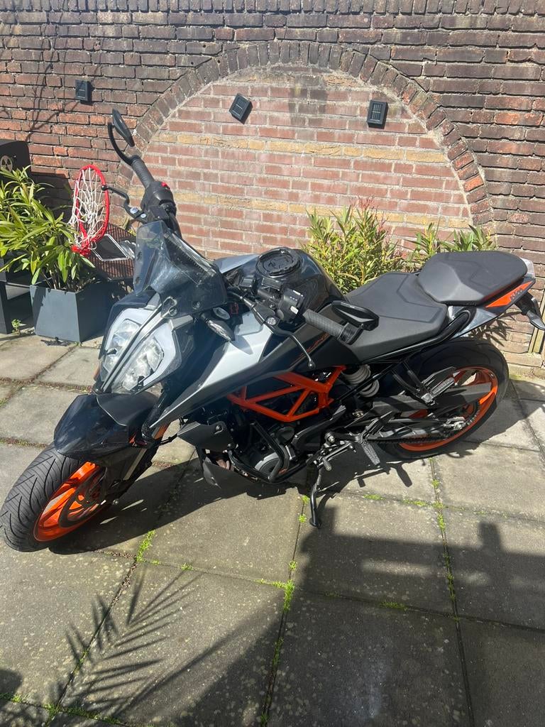 KTM 390 Duke 2022 Akrapovič, Handvatverwarming, Veel extra’s, Particulier, Naked bike