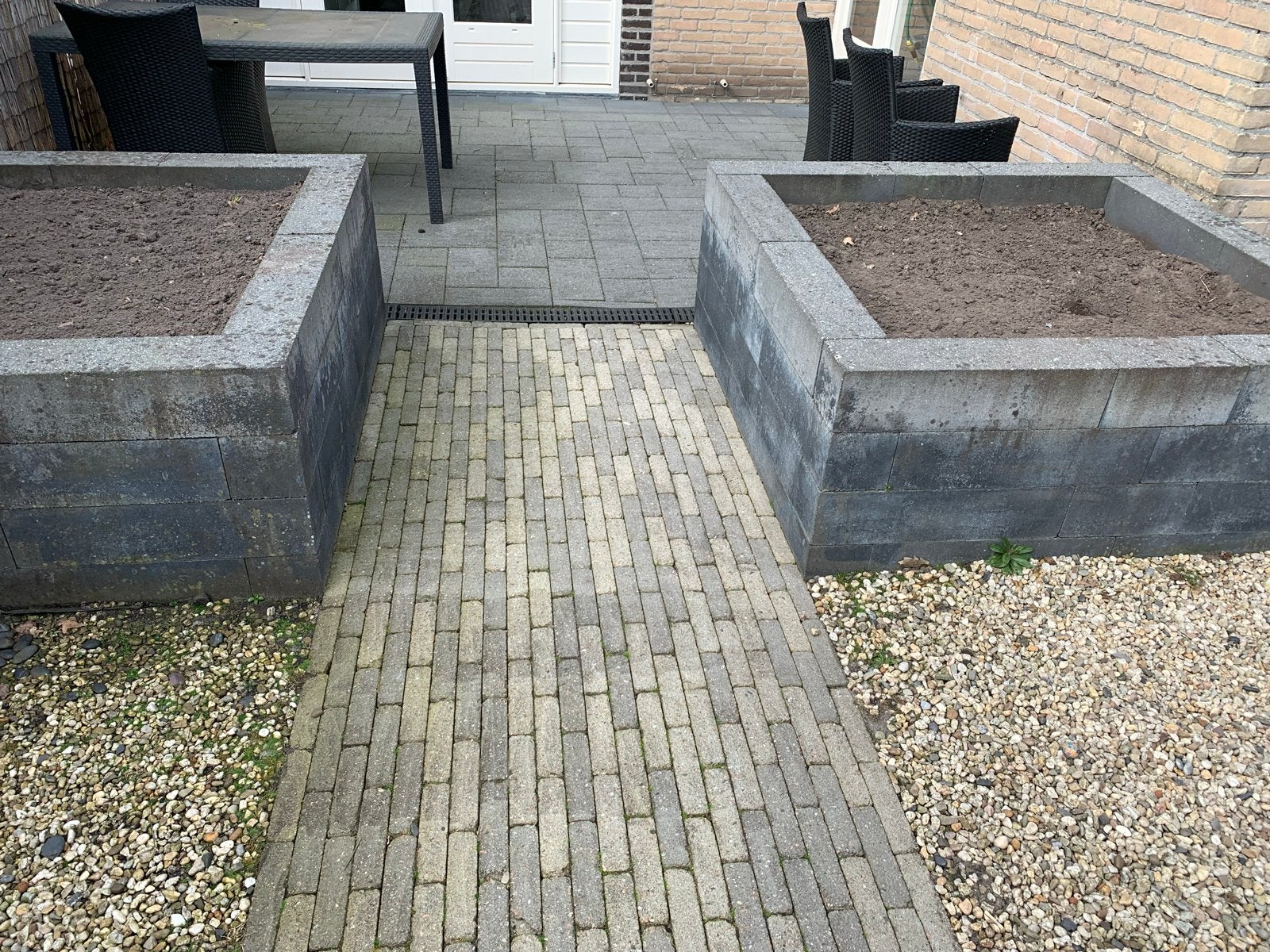 Gebruikte betonnen klinkers en siergrind, Tuin en Terras, Ophalen, Gebruikt, Klinkers, 10 m² of meer