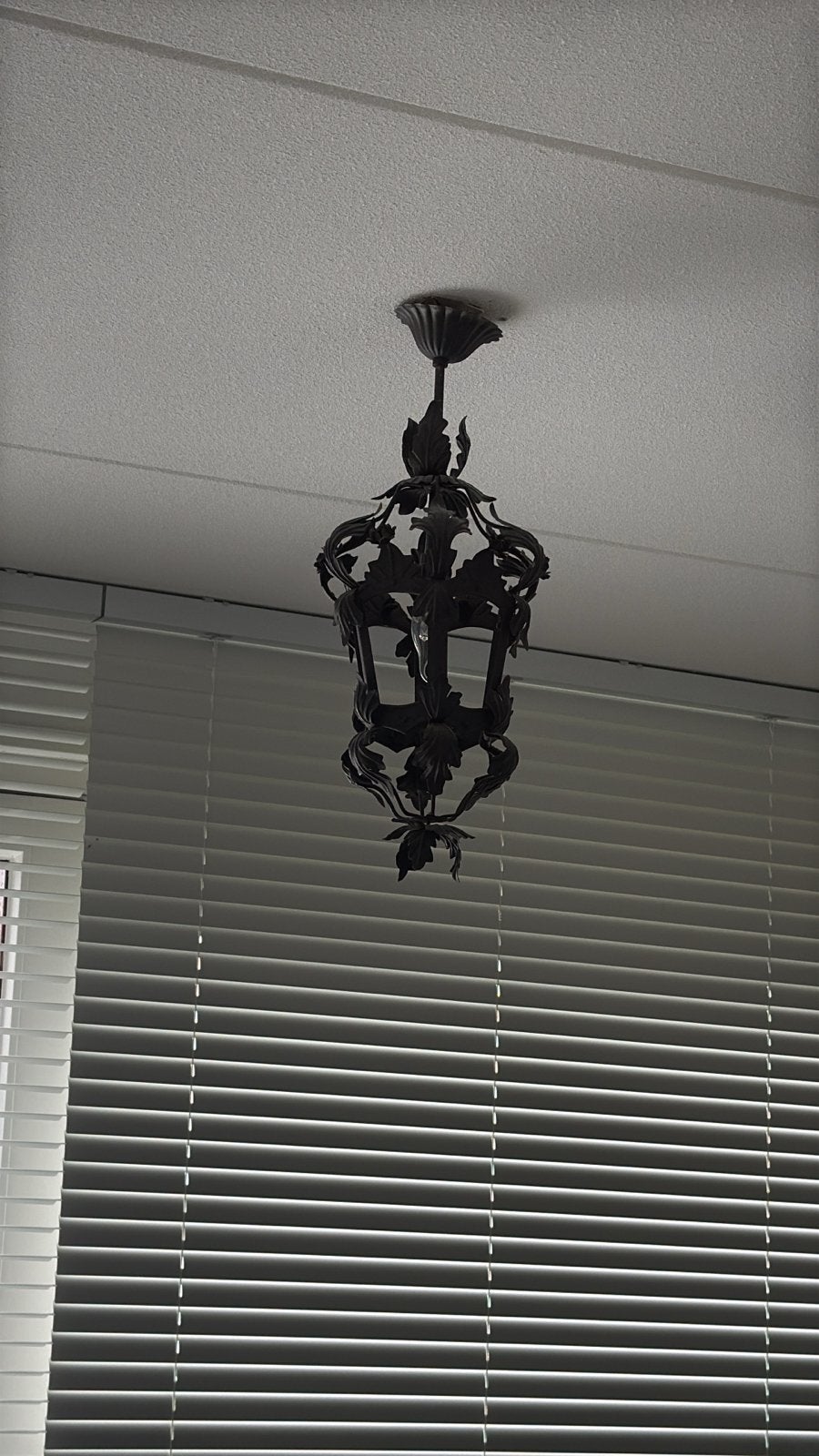 Antieke smeedijzeren hanglamp, Ophalen