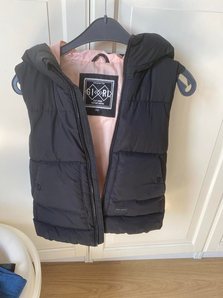Zwarte bodywarmer met capuchon - Girls Matter, Ophalen of Verzenden, Gebruikt, Meisje, Jas