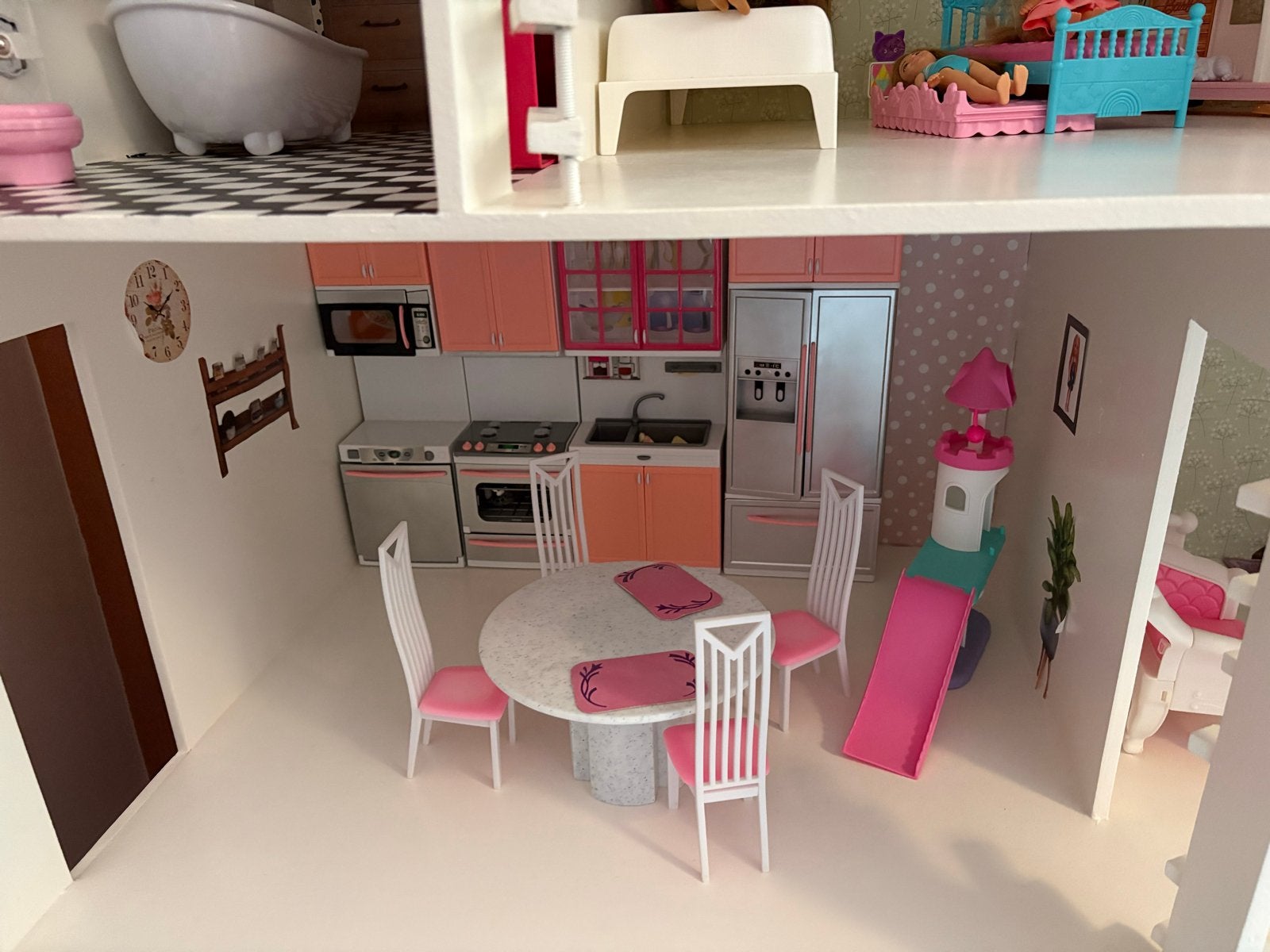 Foto 8 van Groot Barbie huis met veel extra's en accessoires