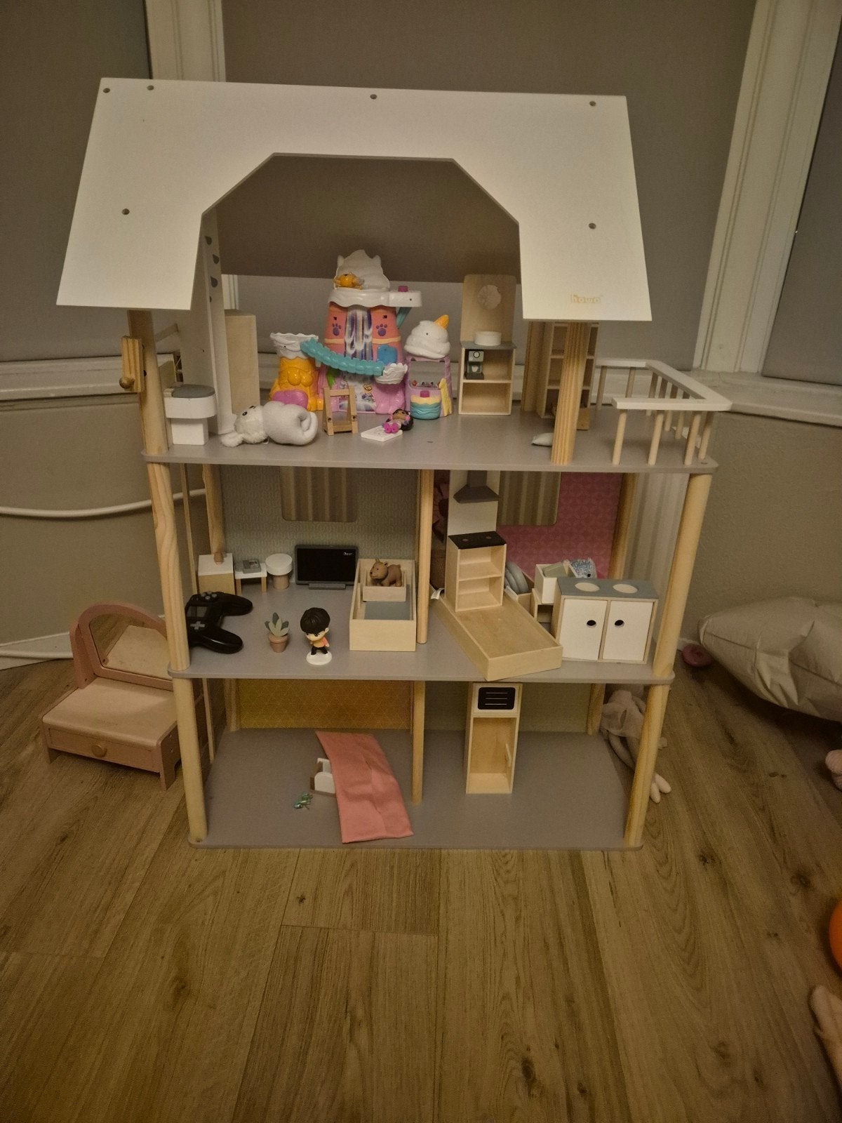Mooi houten speelhuis / poppenhuis, Ophalen of Verzenden, Zo goed als nieuw, Poppenhuis