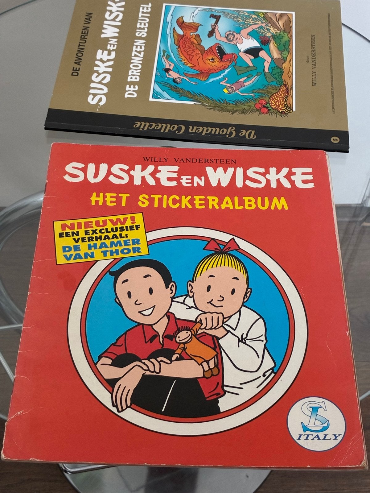Gesigneerd Suske en Wiske Stickerboek - Paul Geerts, Eén stripboek, Ophalen, Gelezen