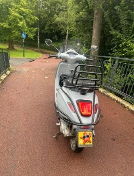 Vespa primavera 2016, Fietsen en Brommers, Scooters | Vespa, Zo goed als nieuw, Overige modellen, Maximaal 45 km/u, Benzine, Ophalen