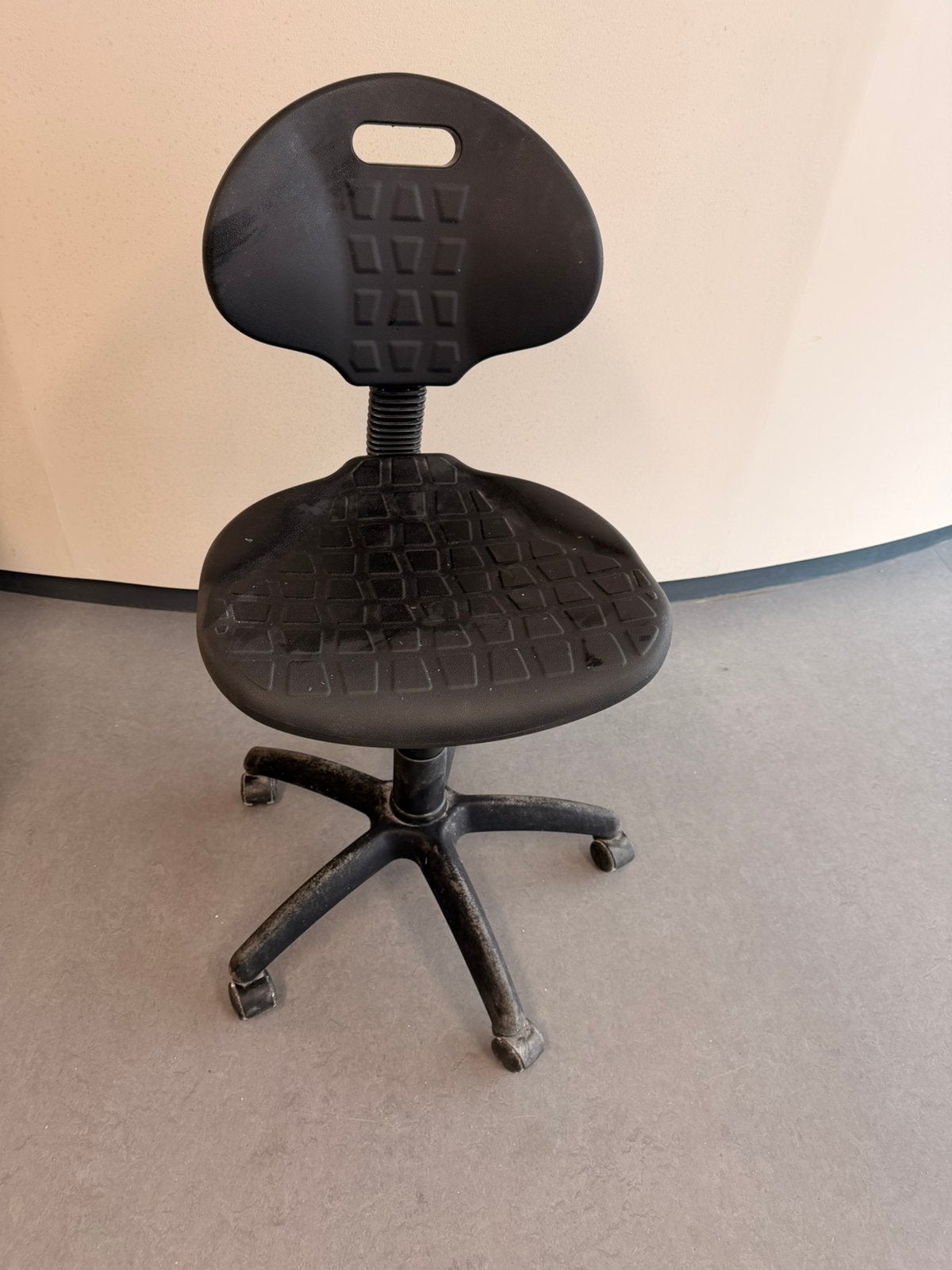 Werkplaatsstoelen 2 stuks, Ophalen, Zo goed als nieuw, Zwart
