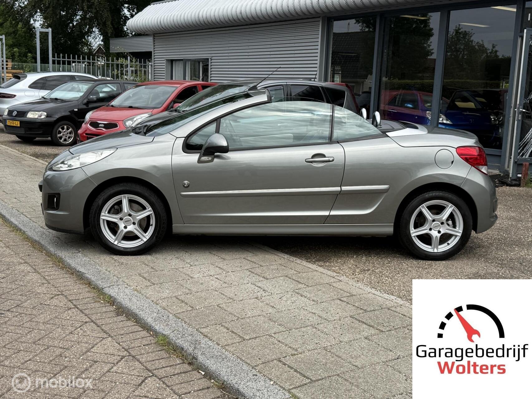 Peugeot 207 CC 1.6 VTi Roland Garros vol opties stoelverwarm, Auto's, Voorwielaandrijving, Euro 5, Gebruikt, Zwart