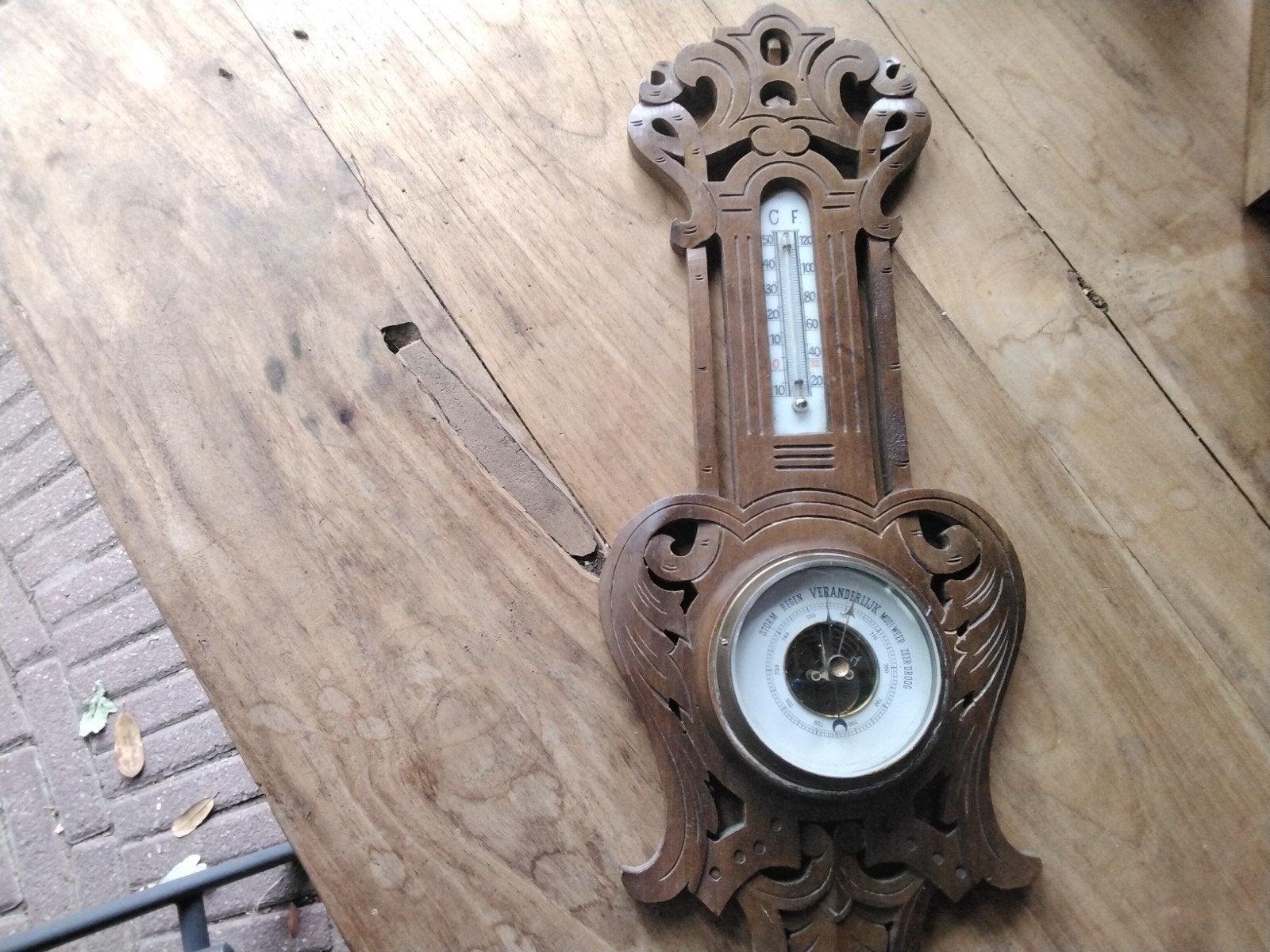 Antieke Barometer met Kwik Thermometer in Houtsnijwerk, Ophalen of Verzenden, Gebruikt, Weerstation