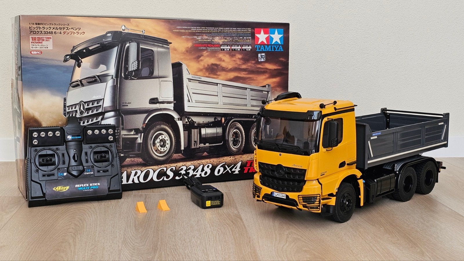 Tamiya Mercedes Arocs 3348 6x4 1:14 Kipper RTR + Zender, Schaal 1:14, Zo goed als nieuw, Auto onroad, RTR (Ready to Run)
