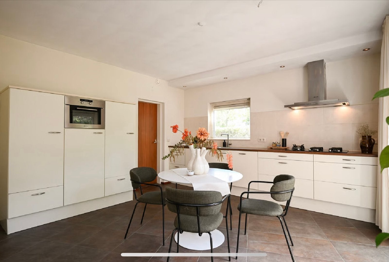Moderne keuken in zeer goede staat met hout-look blad, Ophalen, Enkelwandige keuken, Zo goed als nieuw, Hout