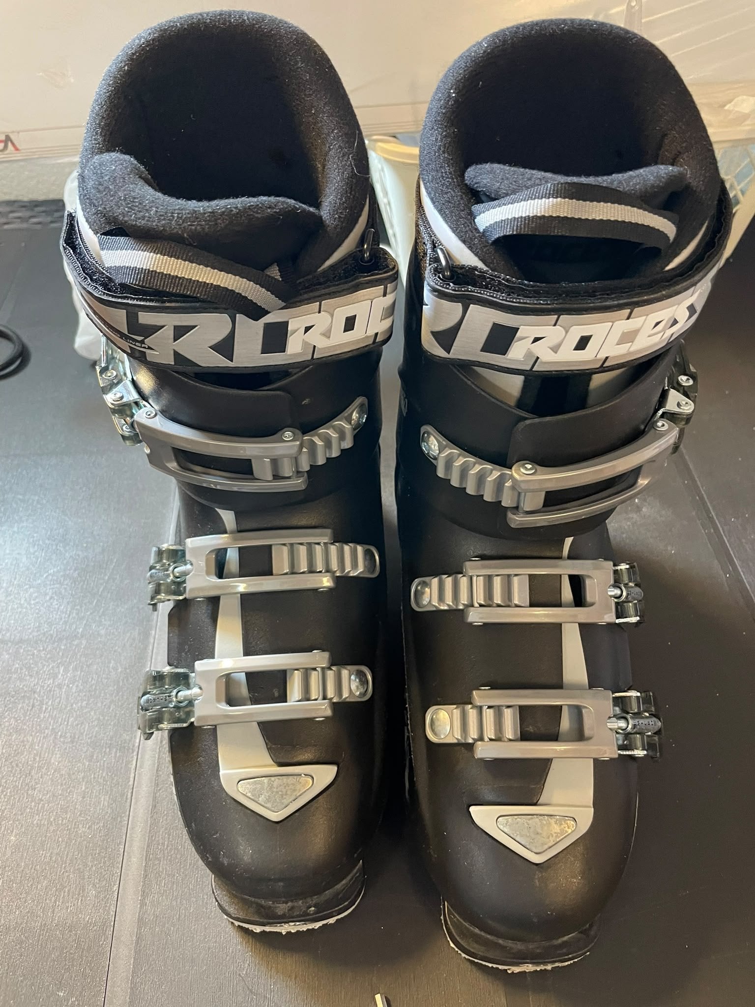 Roces Verstelbare Skischoenen / Ski Boots Maat 36-40 – Zo go, Ophalen of Verzenden, Zo goed als nieuw