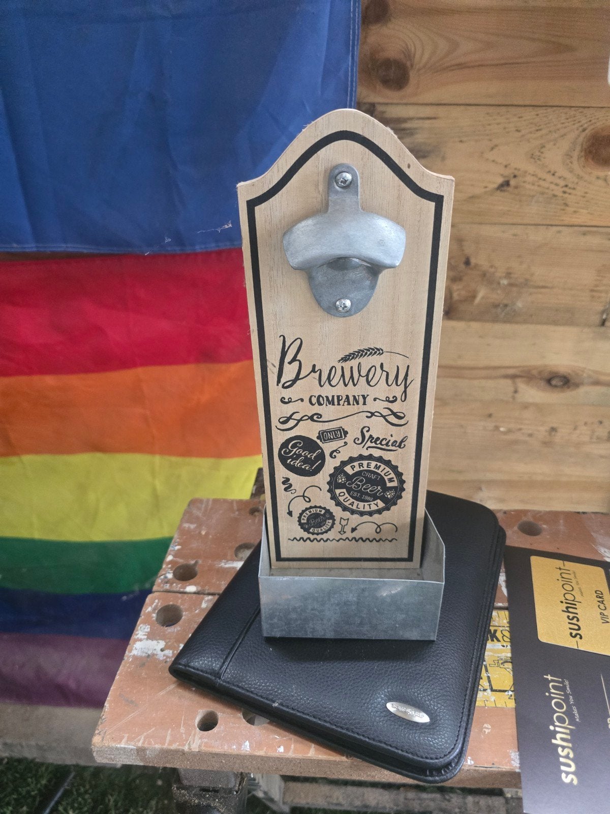 Wandopener Bierflesopener met Opvangbakje Hout Metaal, Huis en Inrichting, Gebruikt, Ophalen of Verzenden, Bruin, Vintage