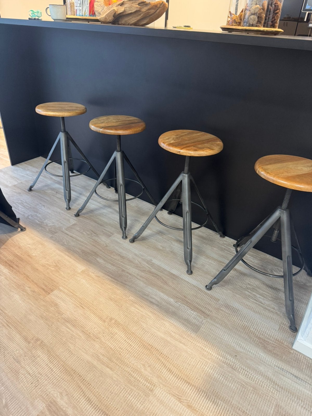 Set van 4 Industriële Barkrukken/Draaikrukken(Hout & Staal), Ophalen, In hoogte verstelbaar, 60 tot 90 cm, Zo goed als nieuw