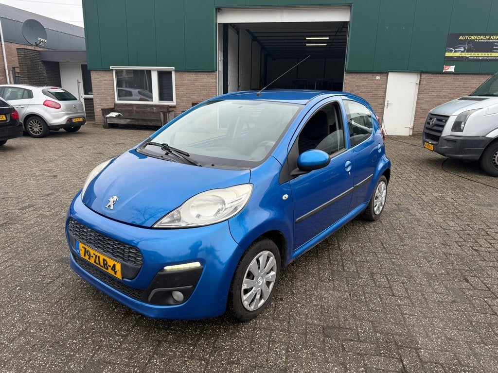 Peugeot 107 Active Airco 5DRS LED Blue Metallic, Auto's, Voorwielaandrijving, Gebruikt, Alcantara, Origineel Nederlands