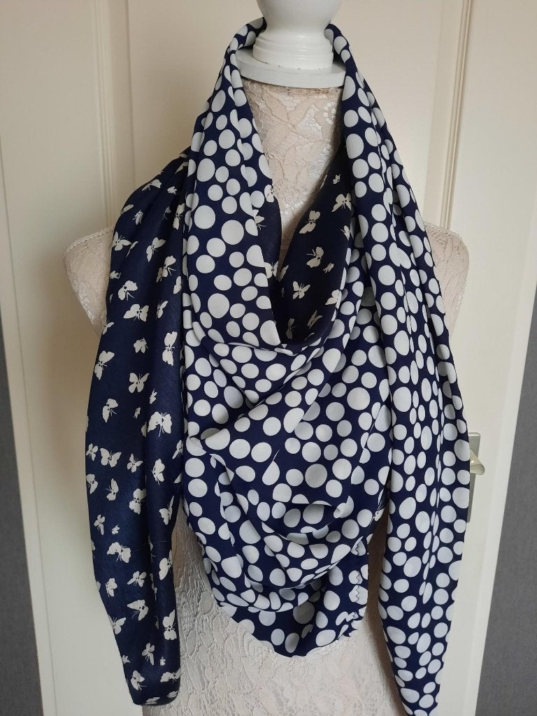 sjaals Mocador NIEUW Sjaal van 45.- euro Kleur : Blauw Wit, Kleding | Dames, Mutsen, Sjaals en Handschoenen, Mocador, Maat 46/48 (XL) of groter