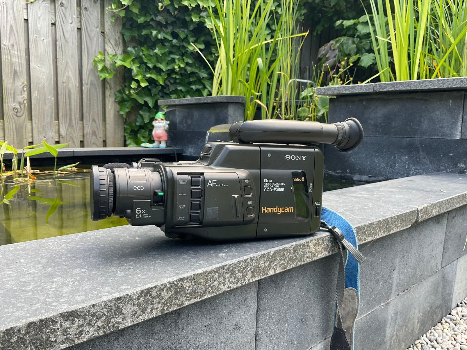 Sony Handycam CCD-F355E + toebehoren en tas. Uniek., Ophalen of Verzenden, Hi 8, Camera