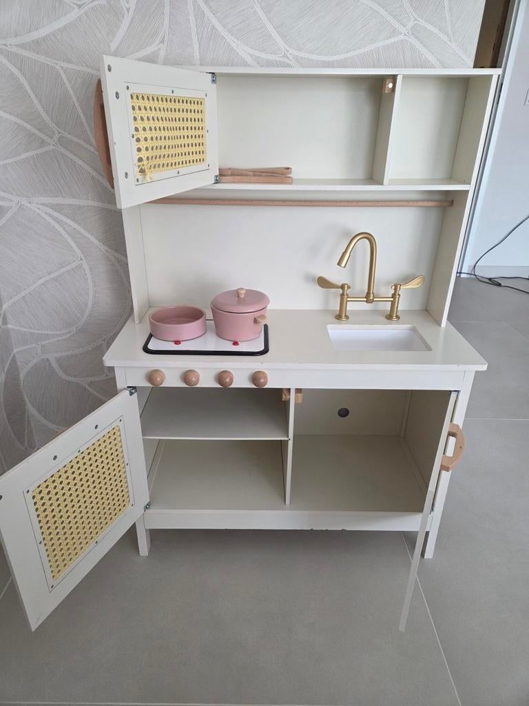 Kinderkeuken met pannen en houten bestek, Ophalen, Gebruikt, Hout, Speelkeuken
