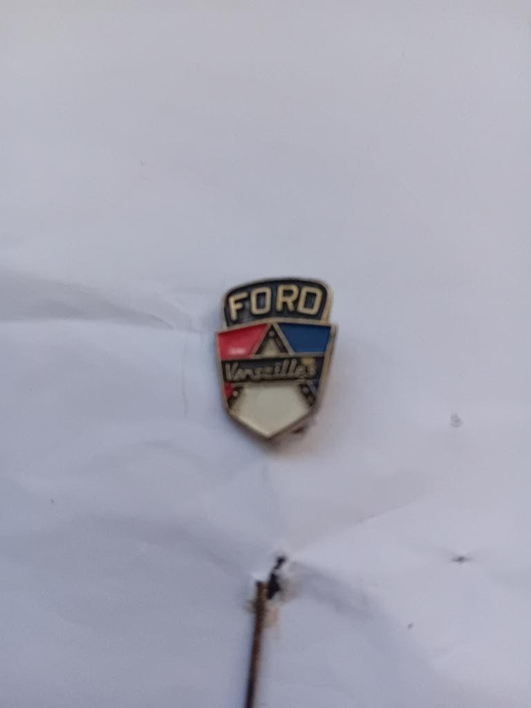 Pin - FORD Versailles, Ophalen of Verzenden, Zo goed als nieuw, Merk, Speldje of Pin