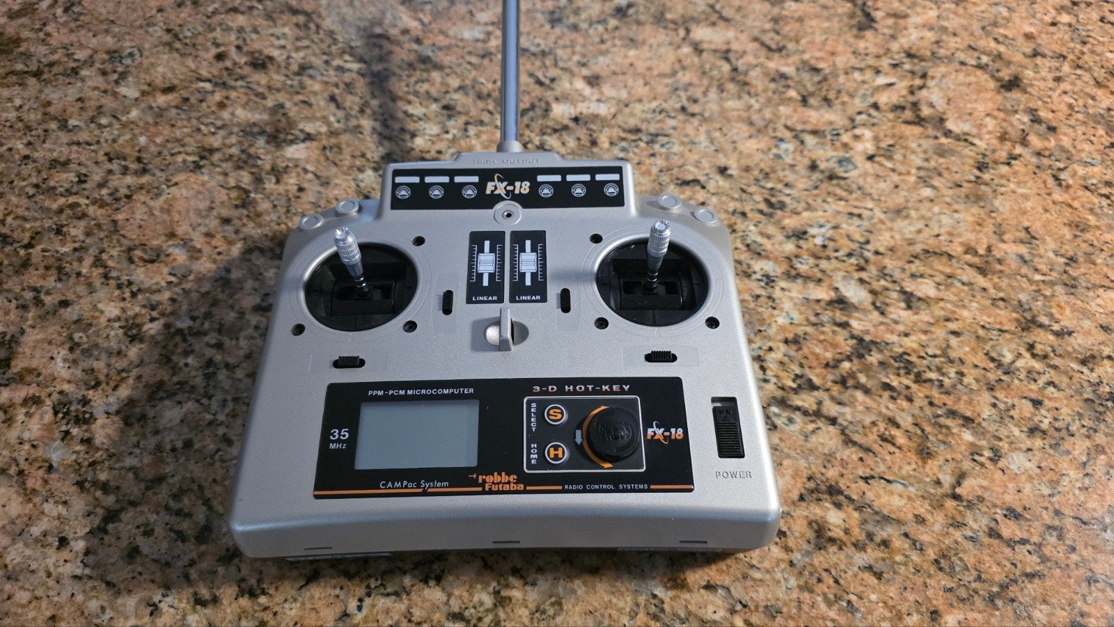Robbe Futaba FX-18 zender met R147F ontvangers, Ophalen of Verzenden, Gebruikt