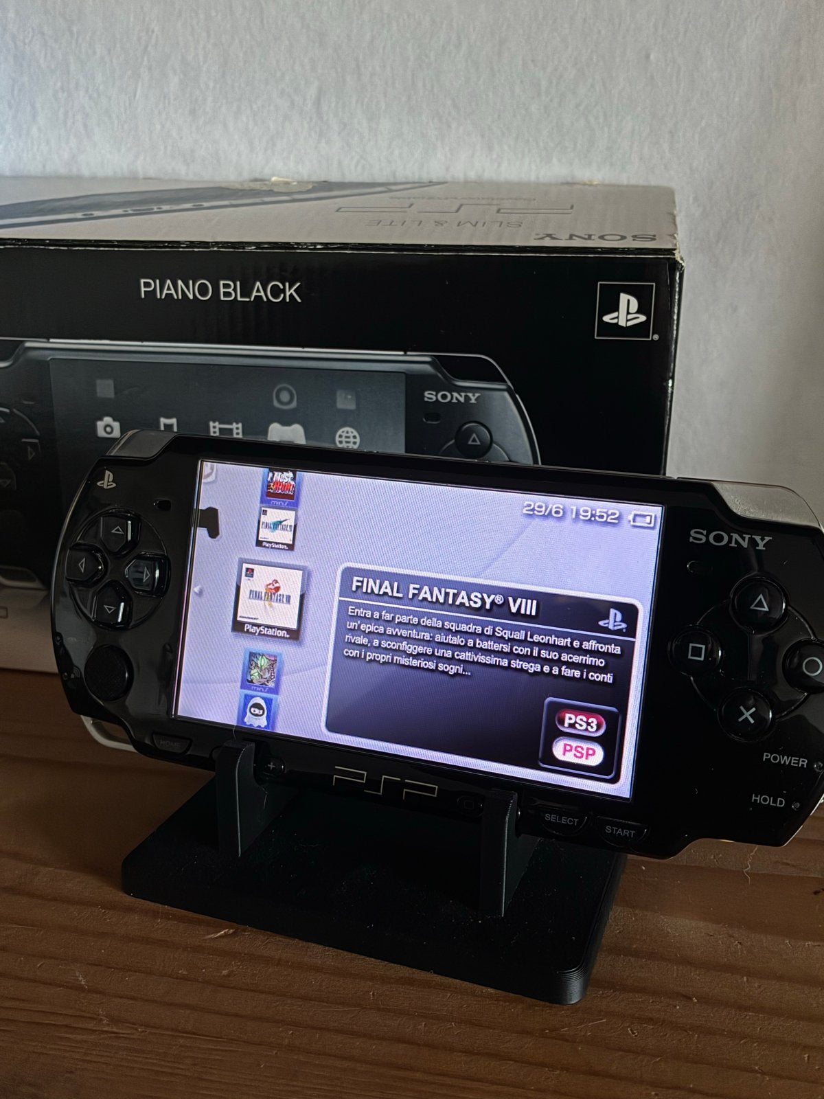 PSP 2004 Slim & Lite - Piano Black met doos, Spelcomputers en Games, Spelcomputers | Sony PSP, Ophalen of Verzenden, Gebruikt