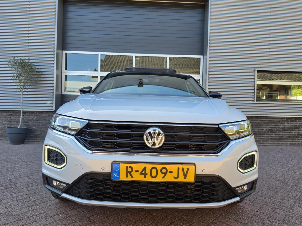 Volkswagen T-Roc | Pano dak | Carplay | Trekha 1.5 TSI Sport, Auto's, Automaat, 4 cilinders, 150 pk, Leder en Stof
