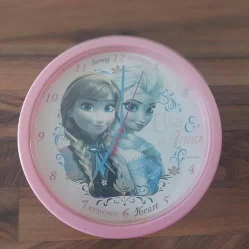 Elsa&Anna Wandklok, diameter-25cm, Ophalen of Verzenden, Overige figuren, Zo goed als nieuw, Beeldje of Figuurtje