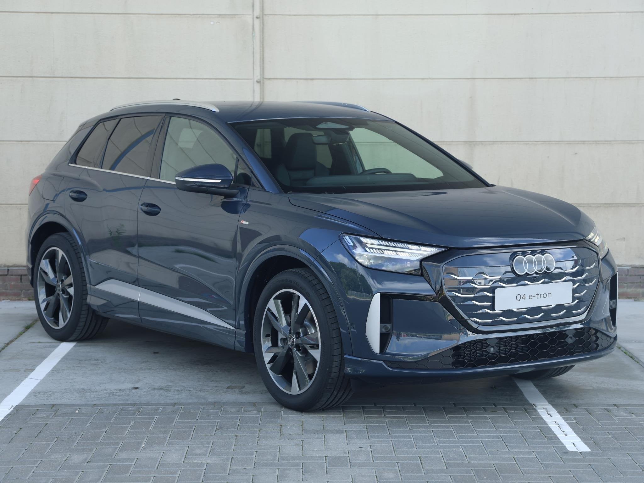 Audi Q4 e-tron S edition 82 kWh 286 PK SUV | Tech plus pakke, Auto's, Automaat, Achterwielaandrijving, 510 min, Zwart