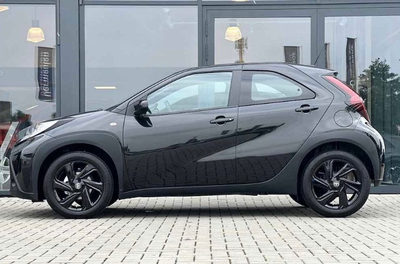 NIEUWE zwarte Toyota Aygo X velgen + Goodyear winterbanden, Auto-onderdelen, 175 mm, Banden en Velgen, Nieuw, 17 inch