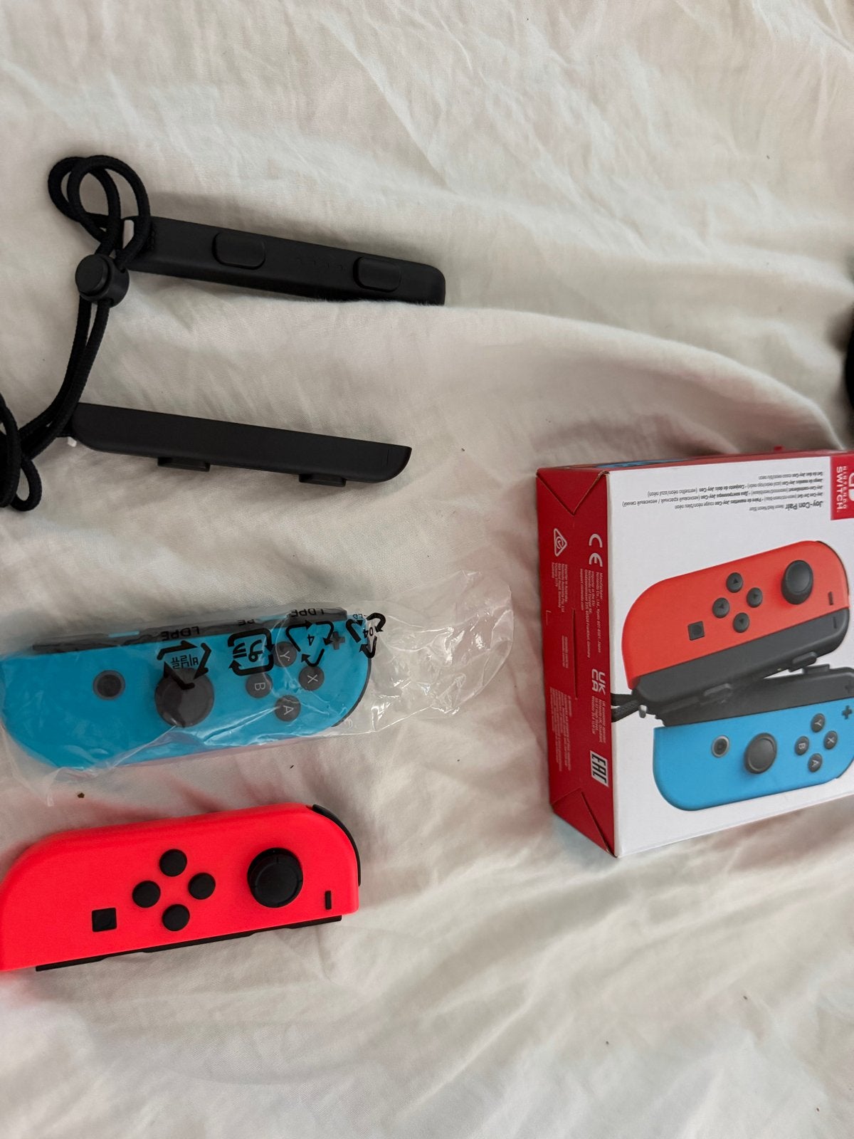Nieuwe Nintendo Switch Joy-Cons (Rood en Blauw), Spelcomputers en Games, Spelcomputers | Nintendo Switch, Ophalen of Verzenden