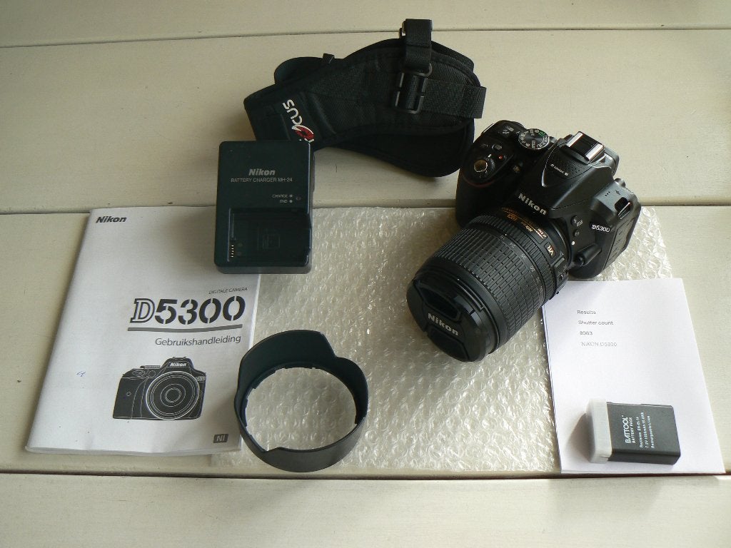 Nikon D5300 + D5200 + D3300  + 40 + 50 + 18-200 + 55-300mm, Audio, Tv en Foto, Fotocamera's Digitaal, Spiegelreflex, Nikon, Lensdop