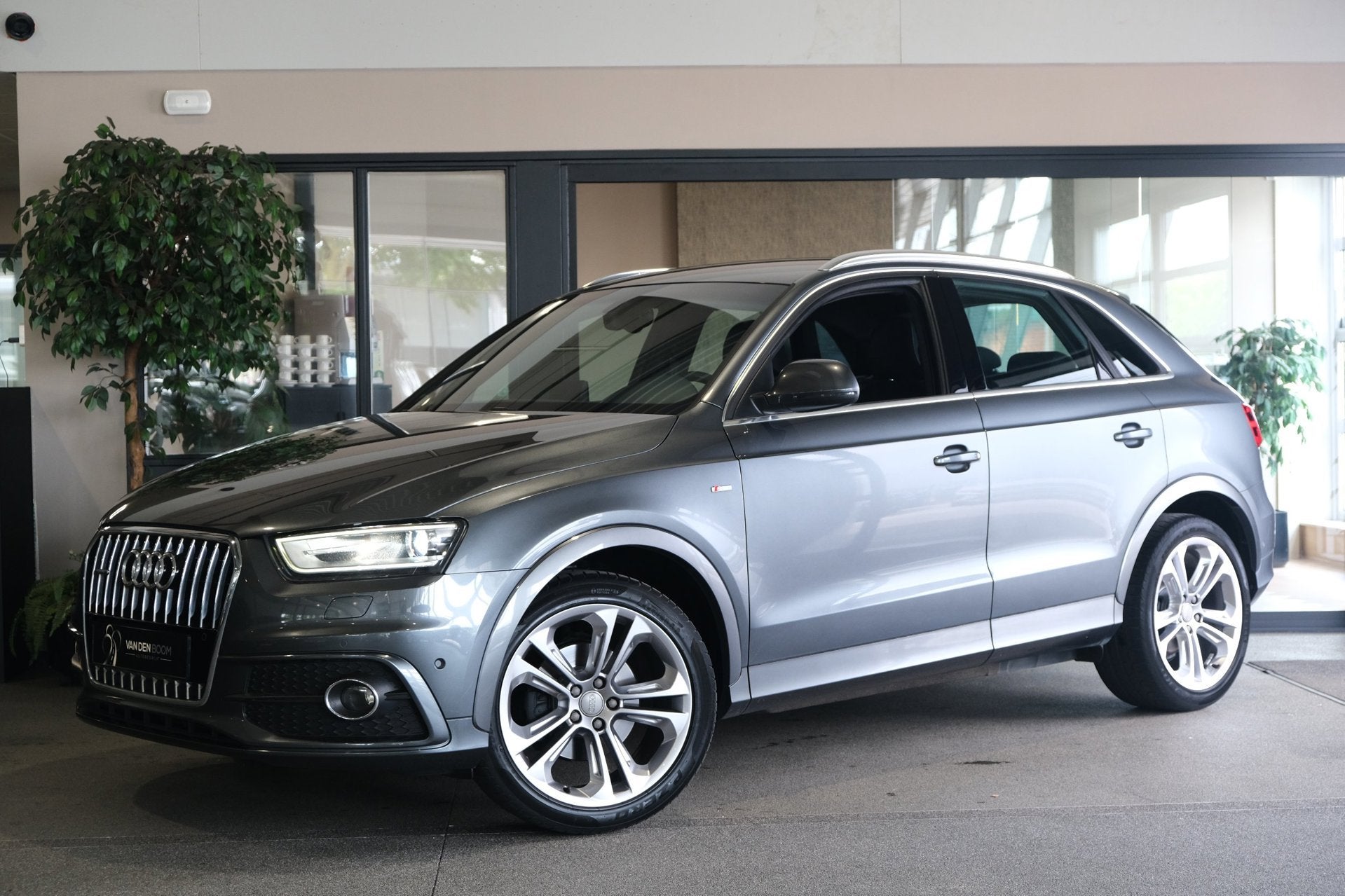 Audi Q3 2.0 TFSI quattro 211pk 2x S-line Navi Camera Trekhaa, Auto's, Audi, 1998 cc, Gebruikt, Zwart, Origineel Nederlands
