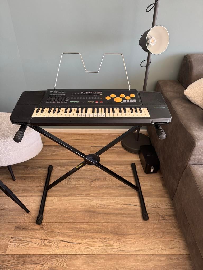 Casio MT-640 Keyboard met standaard, Muziek en Instrumenten, Keyboards, Gebruikt, 49 toetsen, Casio, Met standaard, Ophalen