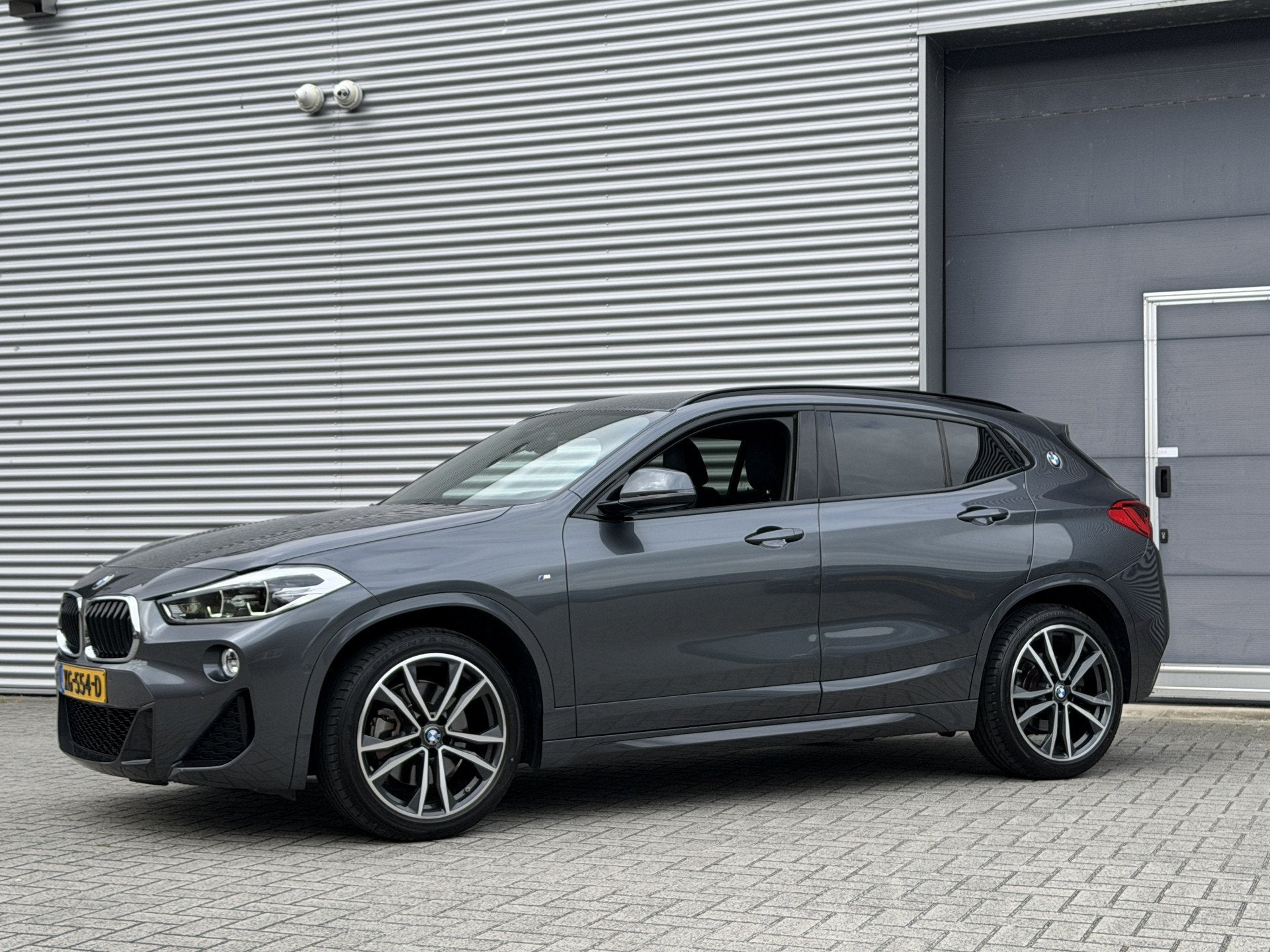BMW X2 sDrive20i High Executive I Aut. I M-Sport I 192 PK I, Auto's, BMW, 1998 cc, X2, SUV of Terreinwagen, Zilver of Grijs