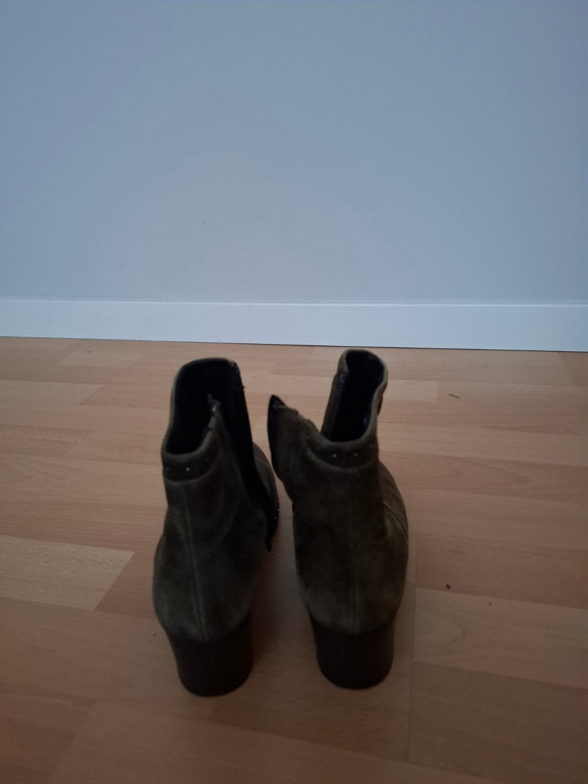 Mooie suède enkellaarsjes met studs, Lage of Enkellaarzen, Gabor, Ophalen of Verzenden, Gedragen