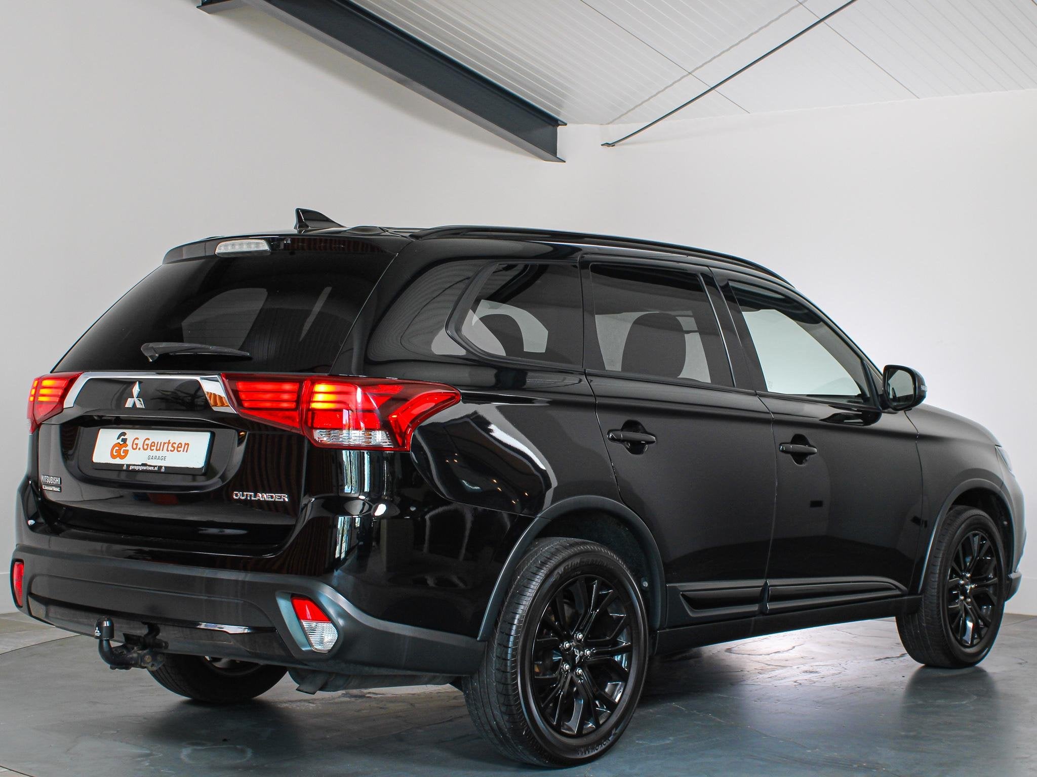 Mitsubishi Outlander 2.0 Instyle 7-Persoons Schuifkanteldak,, Auto's, Mitsubishi, 1998 cc, 4 cilinders, 150 pk, 1435 kg