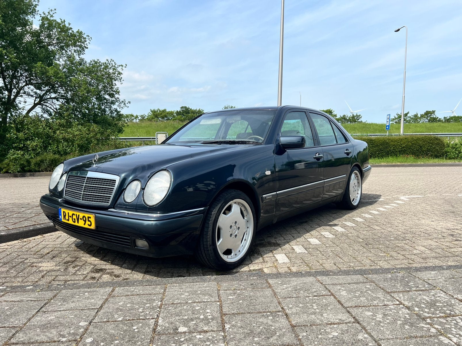 Mercedes-Benz E-Klasse 2.0 E200 Sedan Classic 1997 blauw, 4 cilinders, 150 pk, Zwart, Origineel Nederlands