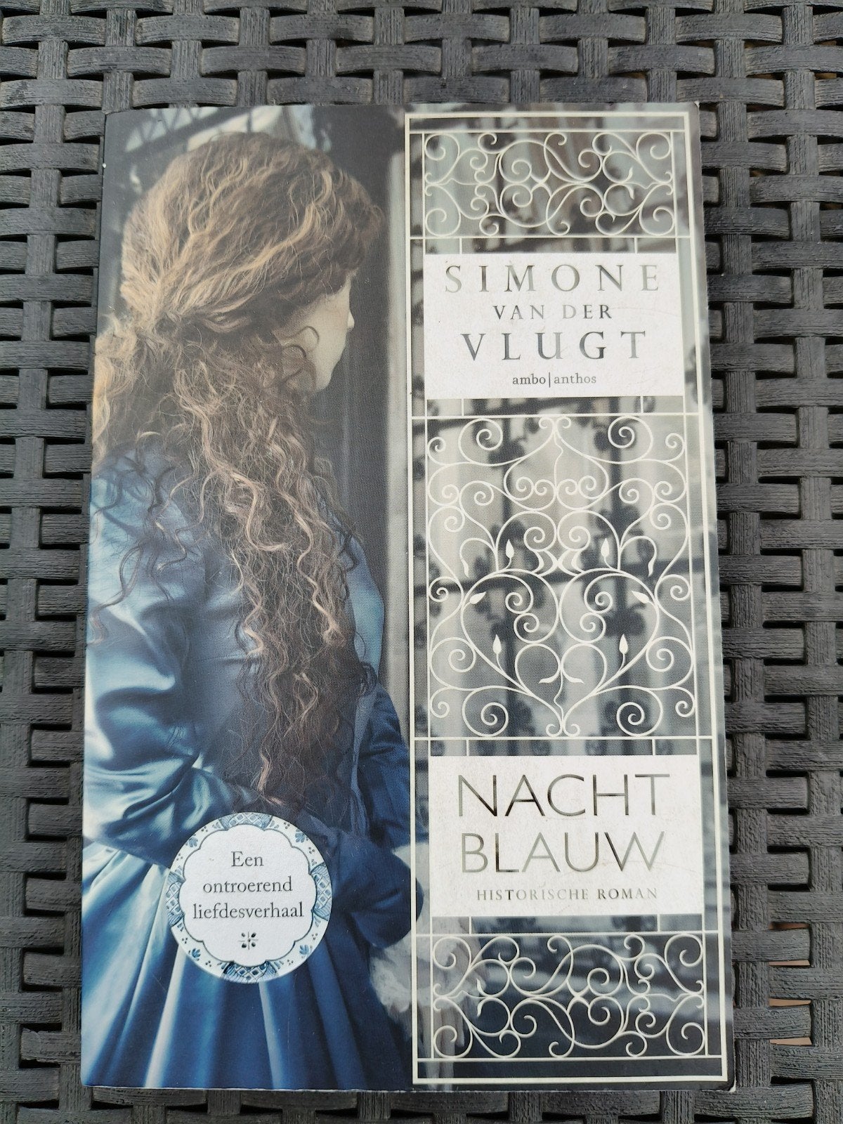 Nachtblauw - Simone van der Vlugt (Historische Roman), Boeken, Ophalen of Verzenden, Gelezen, Simone van der Vlugt