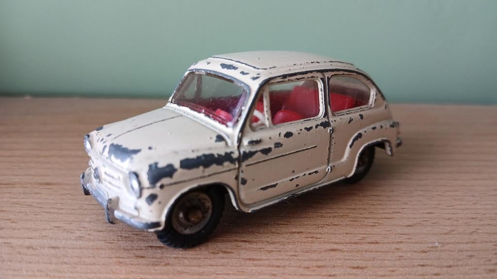 Dinky toys fiat 600, Ophalen of Verzenden, Zo goed als nieuw, Auto, Dinky Toys