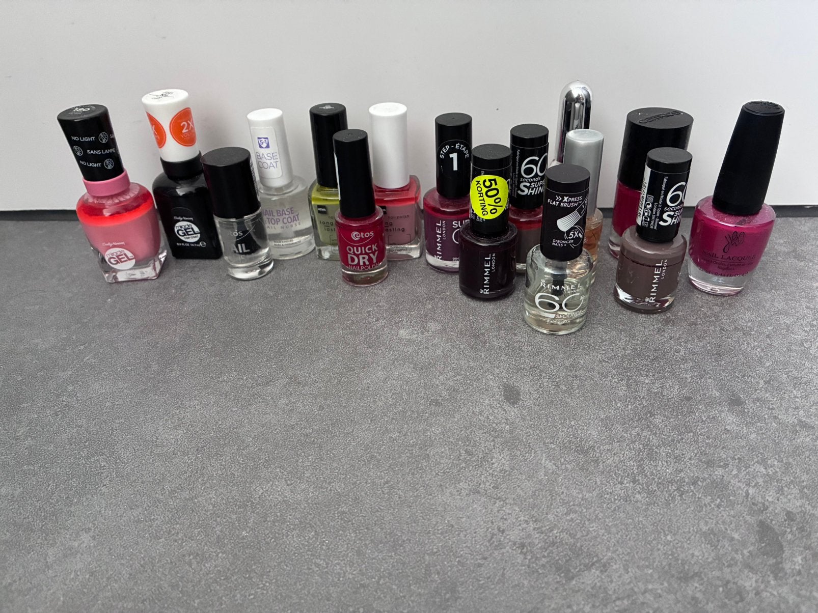 16 potjes nagellak, Ophalen of Verzenden, Zo goed als nieuw, Overige kleuren, Handen en Nagels