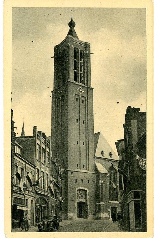 Venlo Martinuskerk met oude auto, Ophalen of Verzenden, 1940 tot 1960, Ongelopen, Limburg