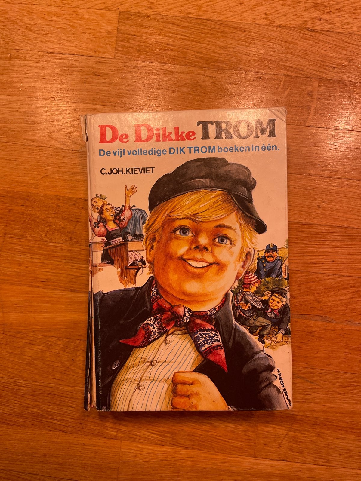 De Dikke Trom - Vijf volledige boeken in één, Ophalen of Verzenden, Gelezen, Fictie algemeen