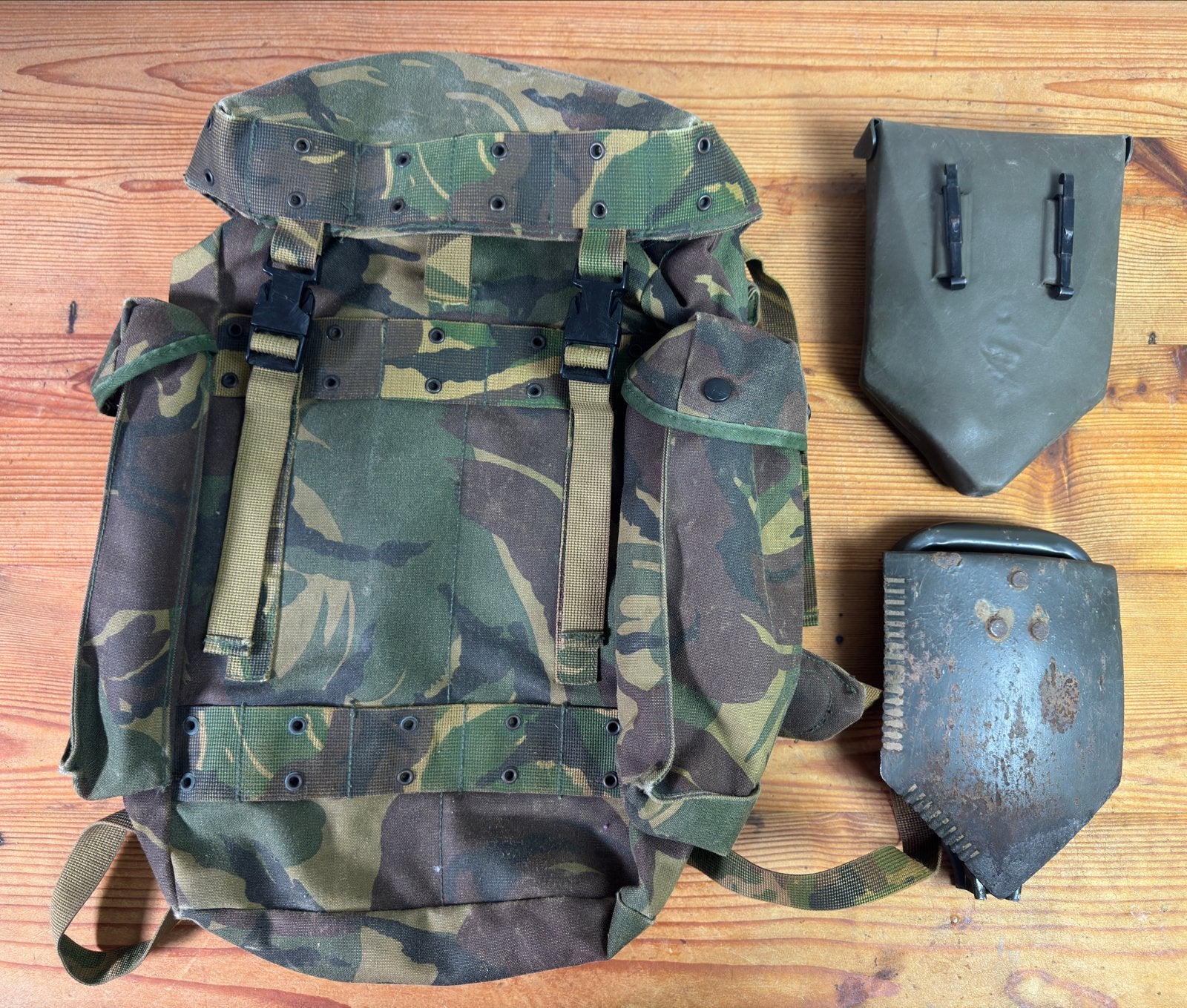 Militair rugzak en opvouwbare schep - Camouflage, Ophalen of Verzenden, Gebruikt
