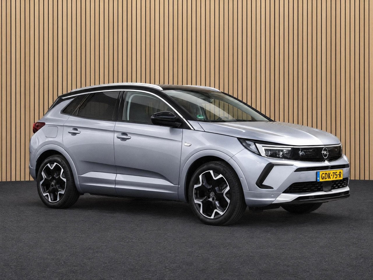 Opel Grandland 1.6 Turbo Plug-In Hybrid 4x4 Business Eleganc, Auto's, Gebruikt, 4 cilinders, Alcantara, 300 pk