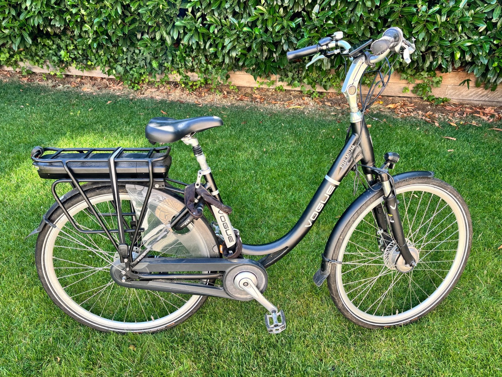 Vogue Premium elektrische fiets, Fietsen en Brommers, Elektrische fietsen, Zo goed als nieuw, 51 tot 55 cm, 30 tot 50 km per accu